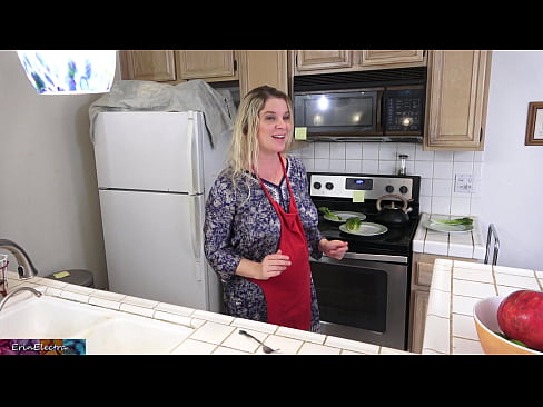 ❤️ A madrasta a ordenhá-lo na cozinha antes do seu encontro Porno vídeo em porno pt.comicsporn.ru