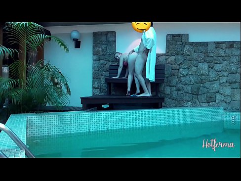 ❤️ Chefe convida criada para a piscina, mas não conseguiu resistir a um Porno vídeo em porno pt.comicsporn.ru